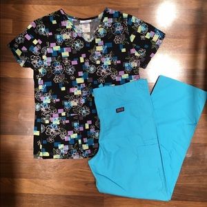 Scrub Top and Bottoms Sz Sm