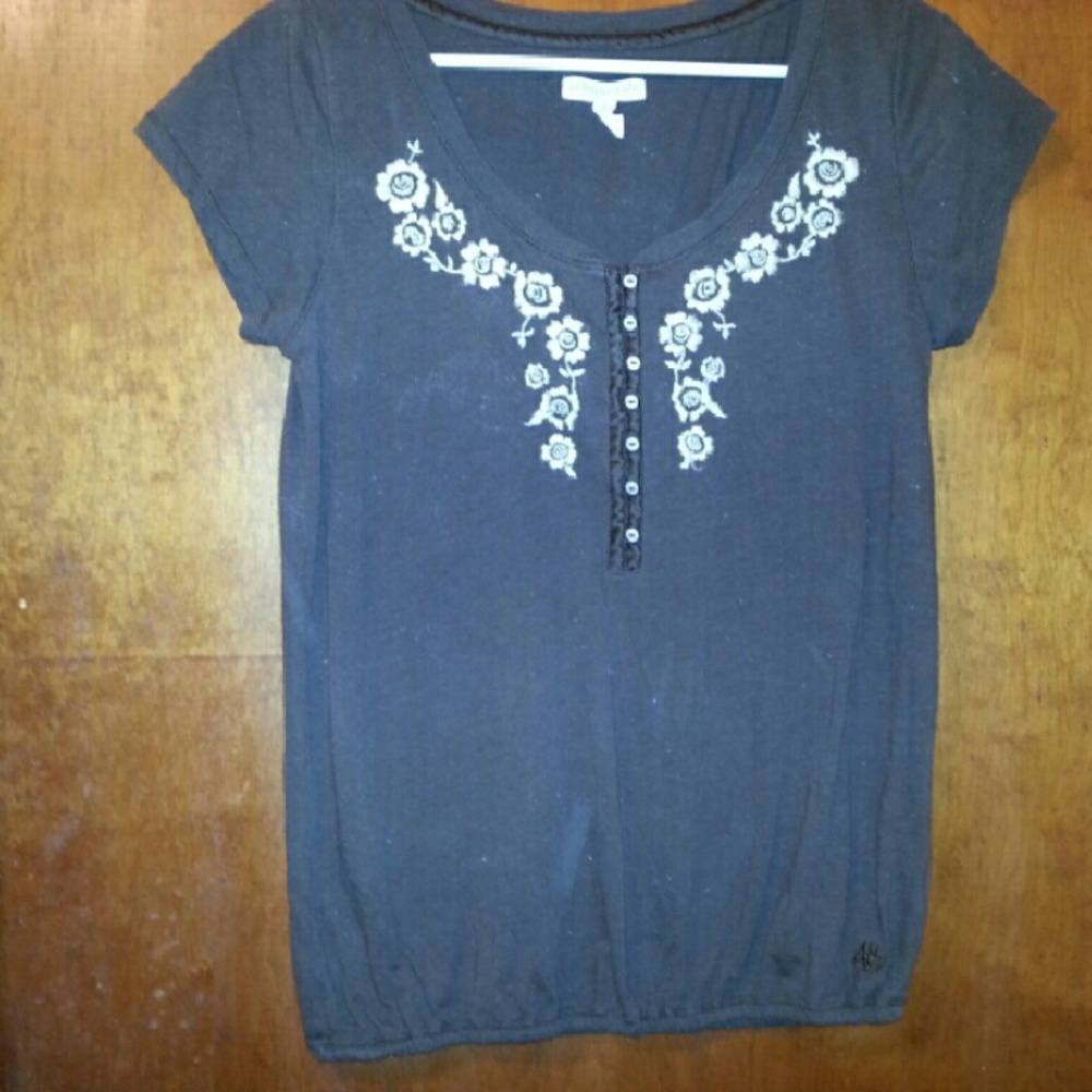 🌻Aeropostale decorative tee shirt🌻