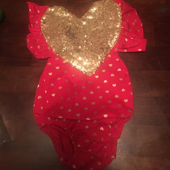 Brand new Valentine's romper - Picture 3 of 3