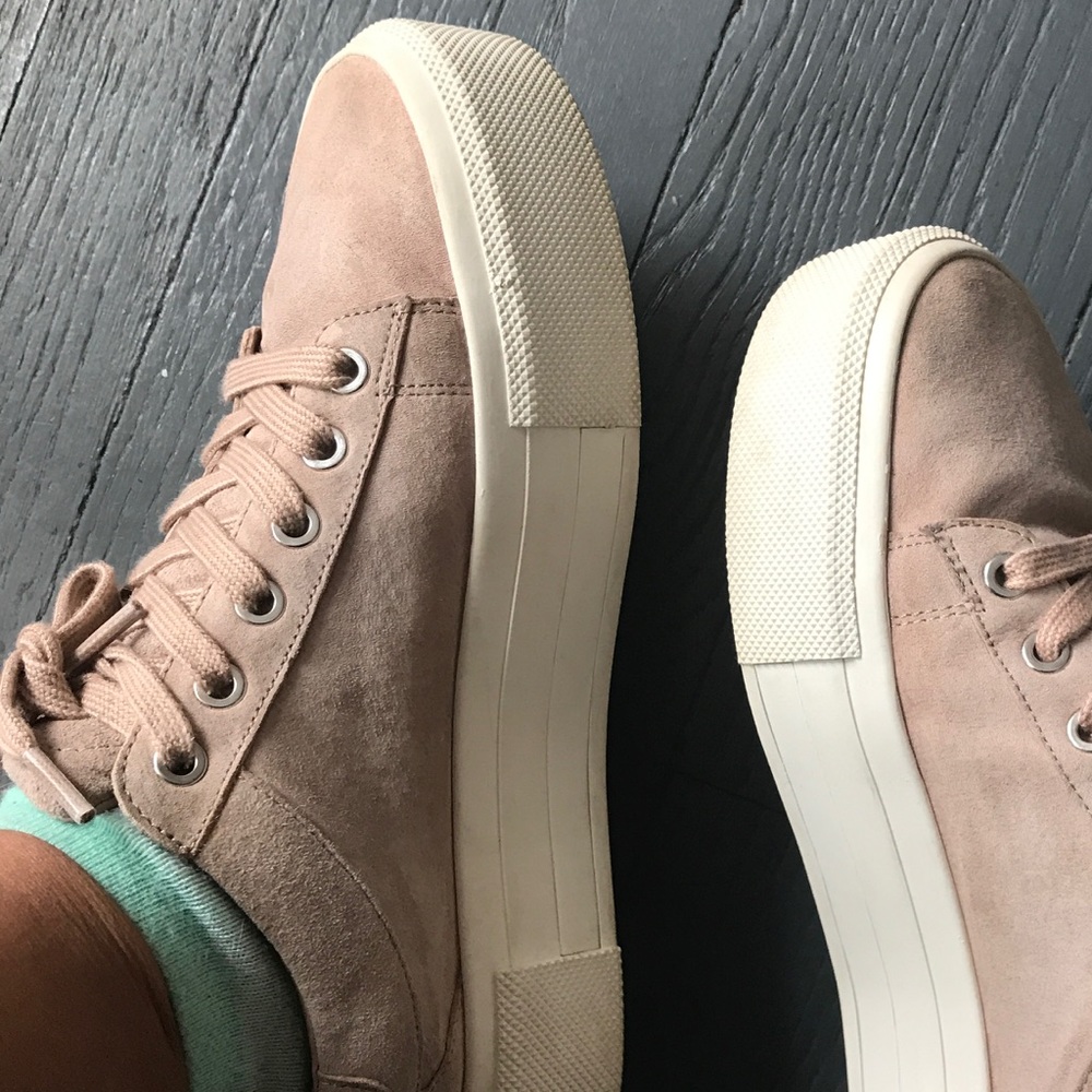 Kendall and Kylie platform sneaker