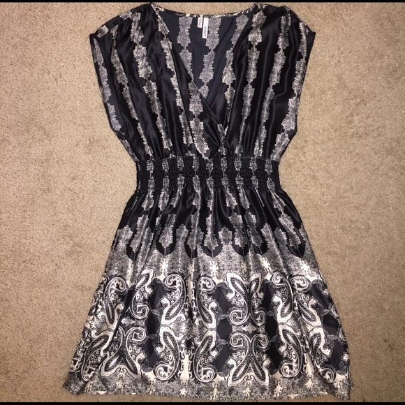 Studio Y Black and Cream Empire Top - Picture 1 of 4