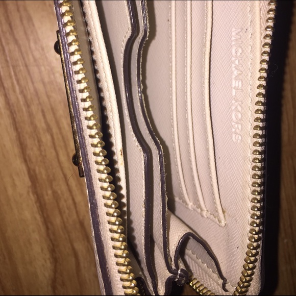 Michael Kors Wristlet-SOLD - Picture 4 of 4