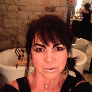 Meet your Posher, Linda
