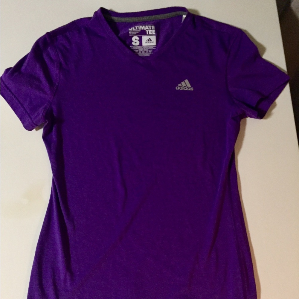 SMALL ADIDAS ATHLETIC T-SHIRT