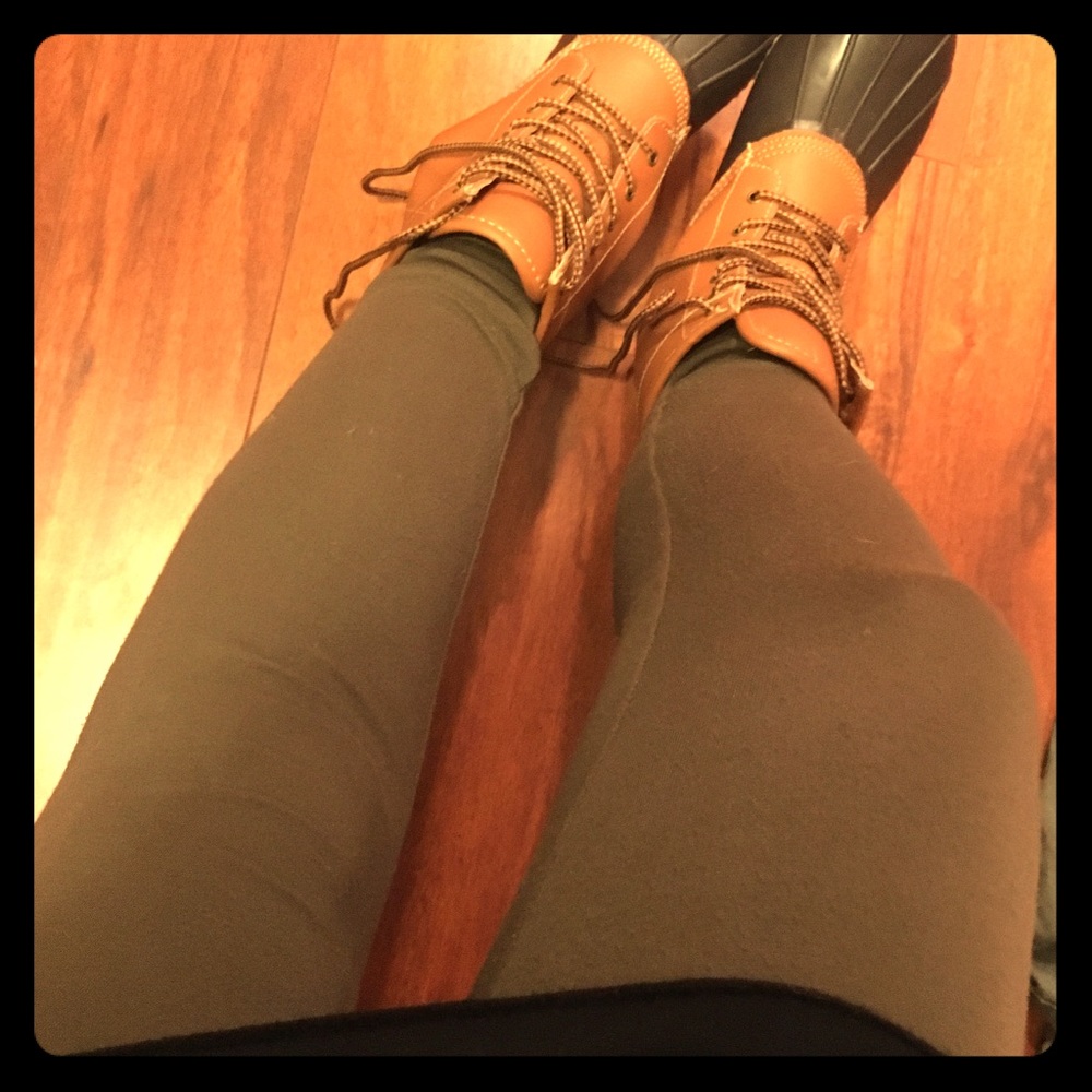 Brandy Melville Olive green leggings