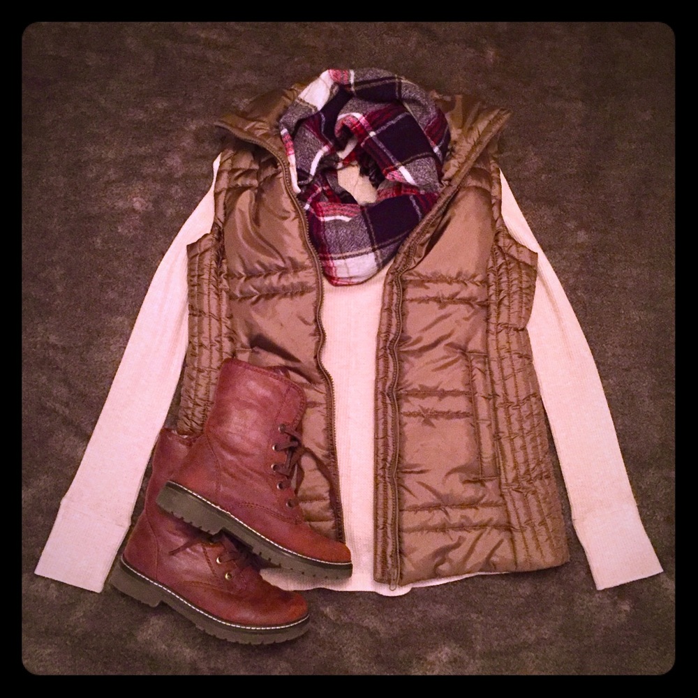 💵⬇️ New York & Company Brown Metallic Puffer Vest