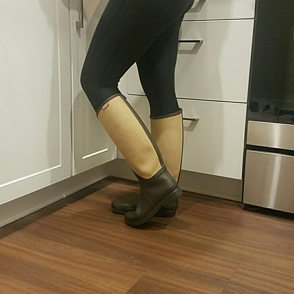 Tonight only SALE!RARE AUTHENTIC Hunter Rain Boots
