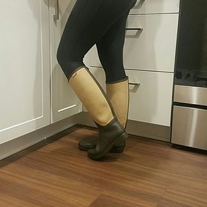 Tonight only SALE!RARE AUTHENTIC Hunter Rain Boots