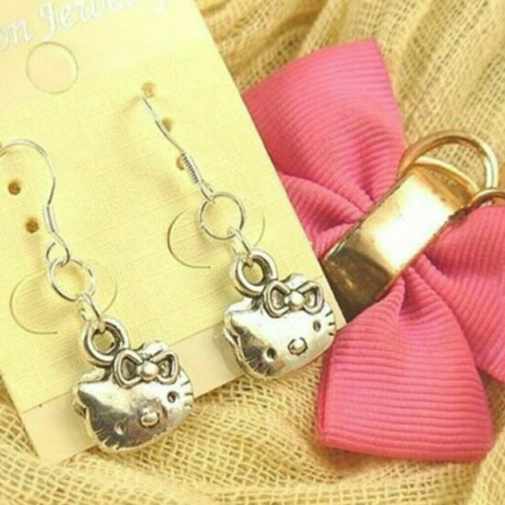 {NEW} Hello Kitty Silver Earrings Price Firm
