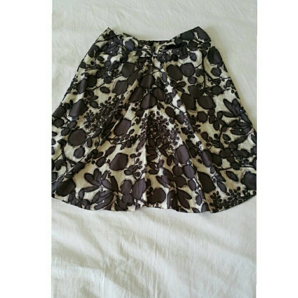 Magaschoni silk leaf patterned skirt NWOT
