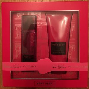 Victoria's Secret Beauty Set.  Brand NEW