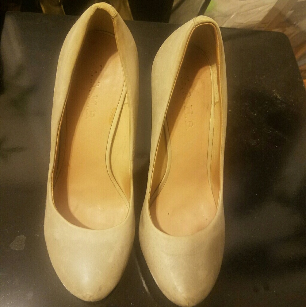 L.A.M.B. Beige Heels - Picture 1 of 3