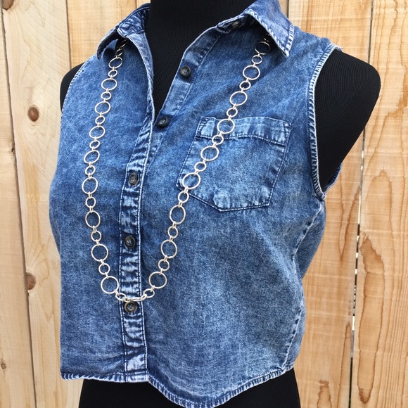 Forever 21 Tops - 🆑 Denim Sleeveless Crop Top
