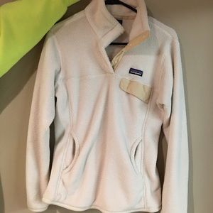 Medium white post Patagonia pull over
