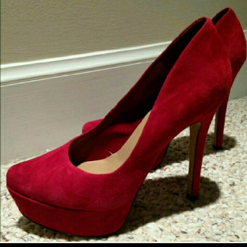 New with tag red suede shoes