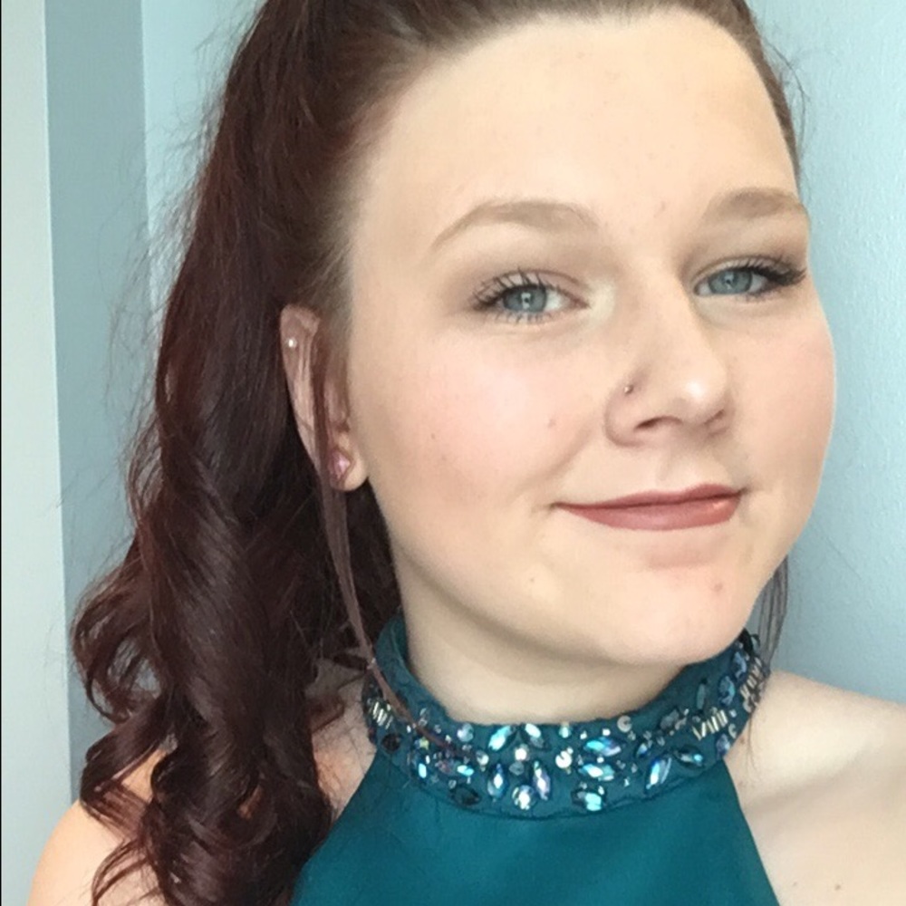 Meet your Posher, Lauren