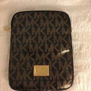 🎗 Authentic Michael Kors iPad Case 🎗