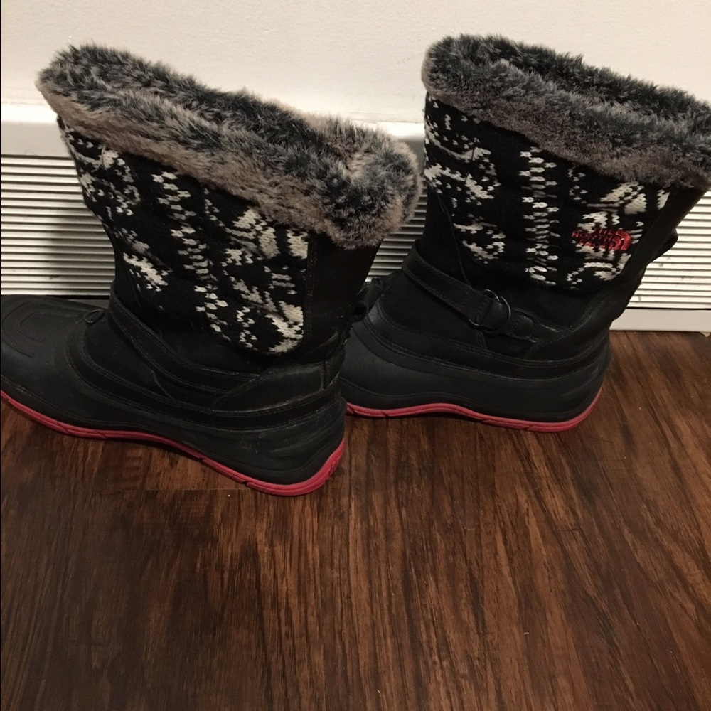Women's size 9 North Face Snow Boots