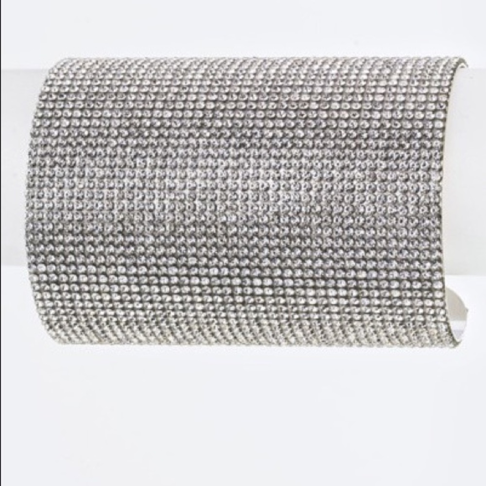 🆕 "Red Carpet Wrist Cuff"