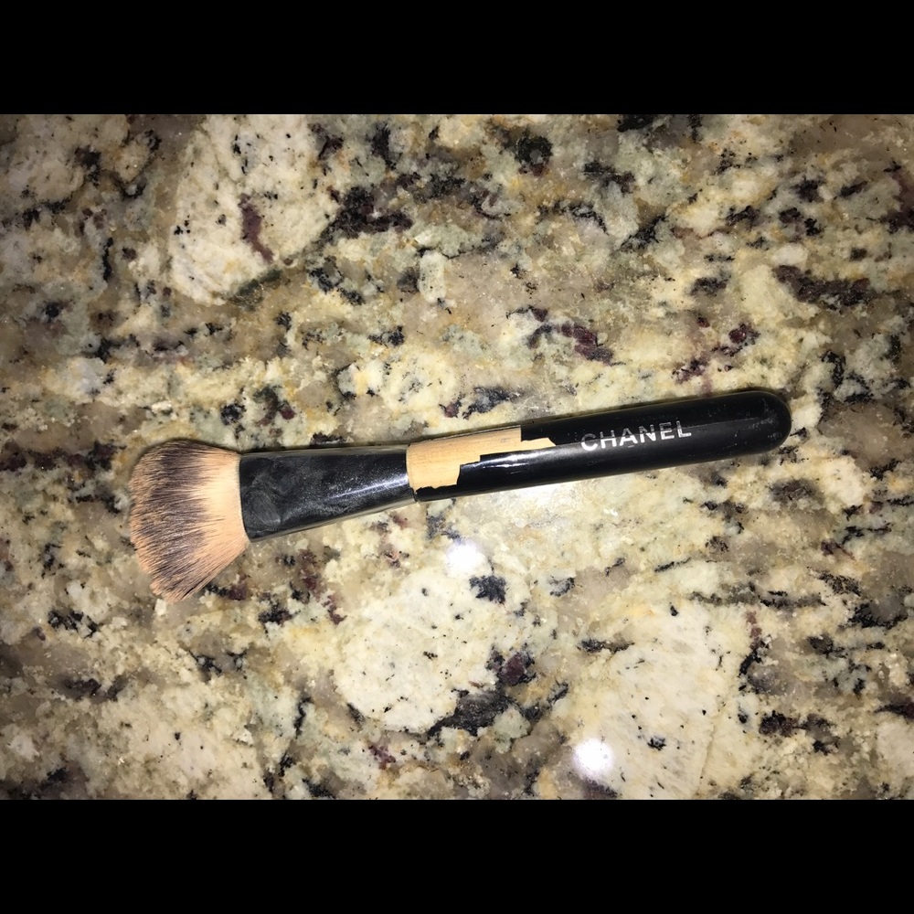 Chanel foundation brush