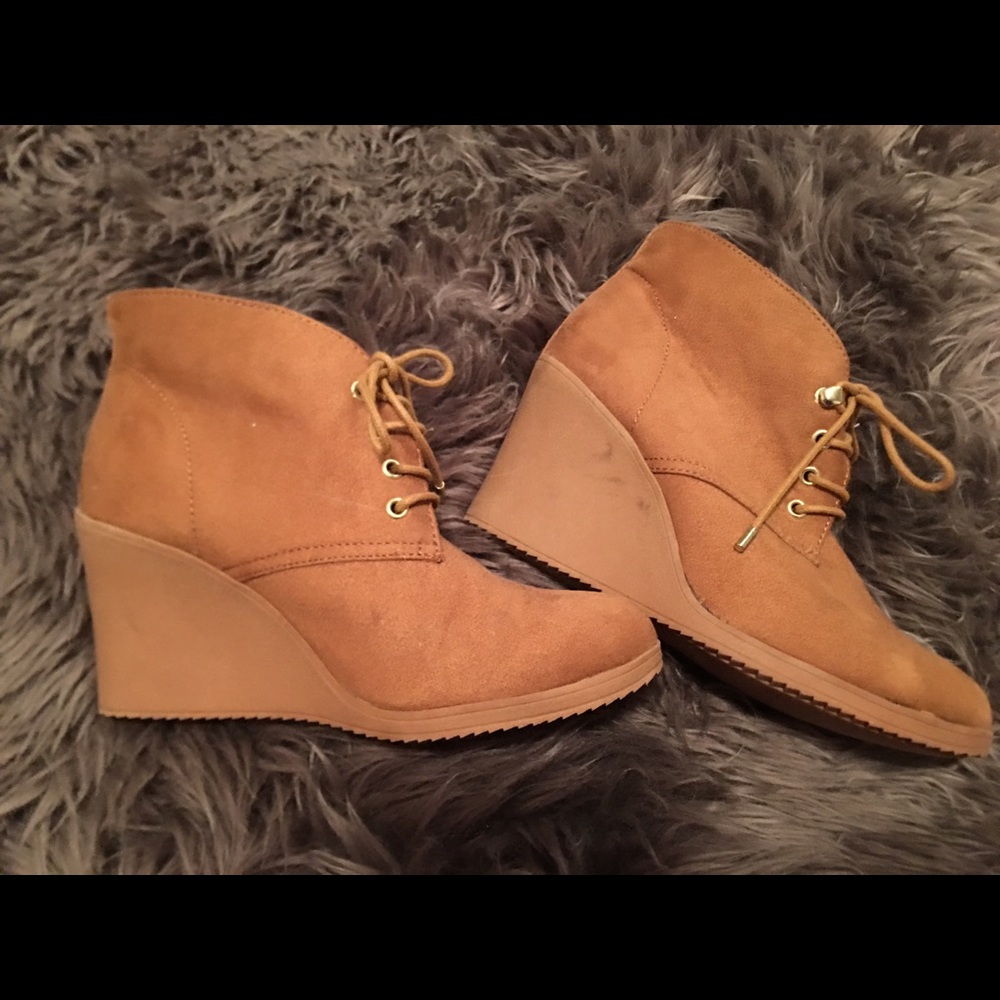 Lace up heeled booties