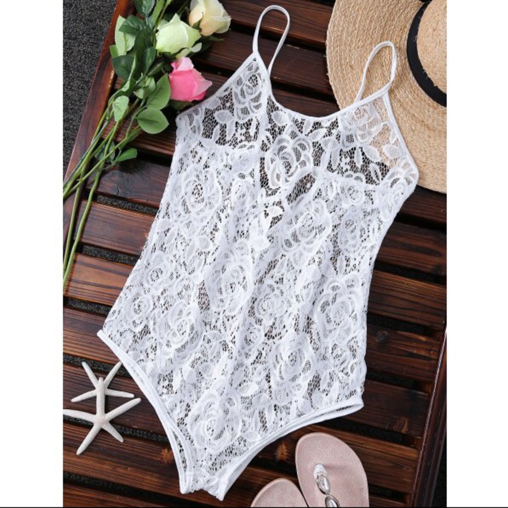 🔥FINAL SALE!🔥🆕White Floral Lace Bodysuit- Small