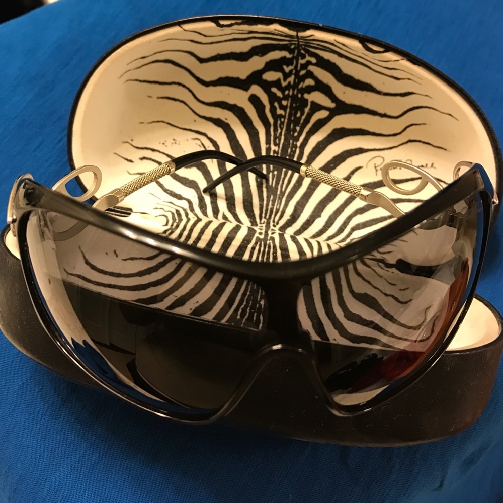 Roberto Cavalli 🕶⛱🌅black sunglasses 😎