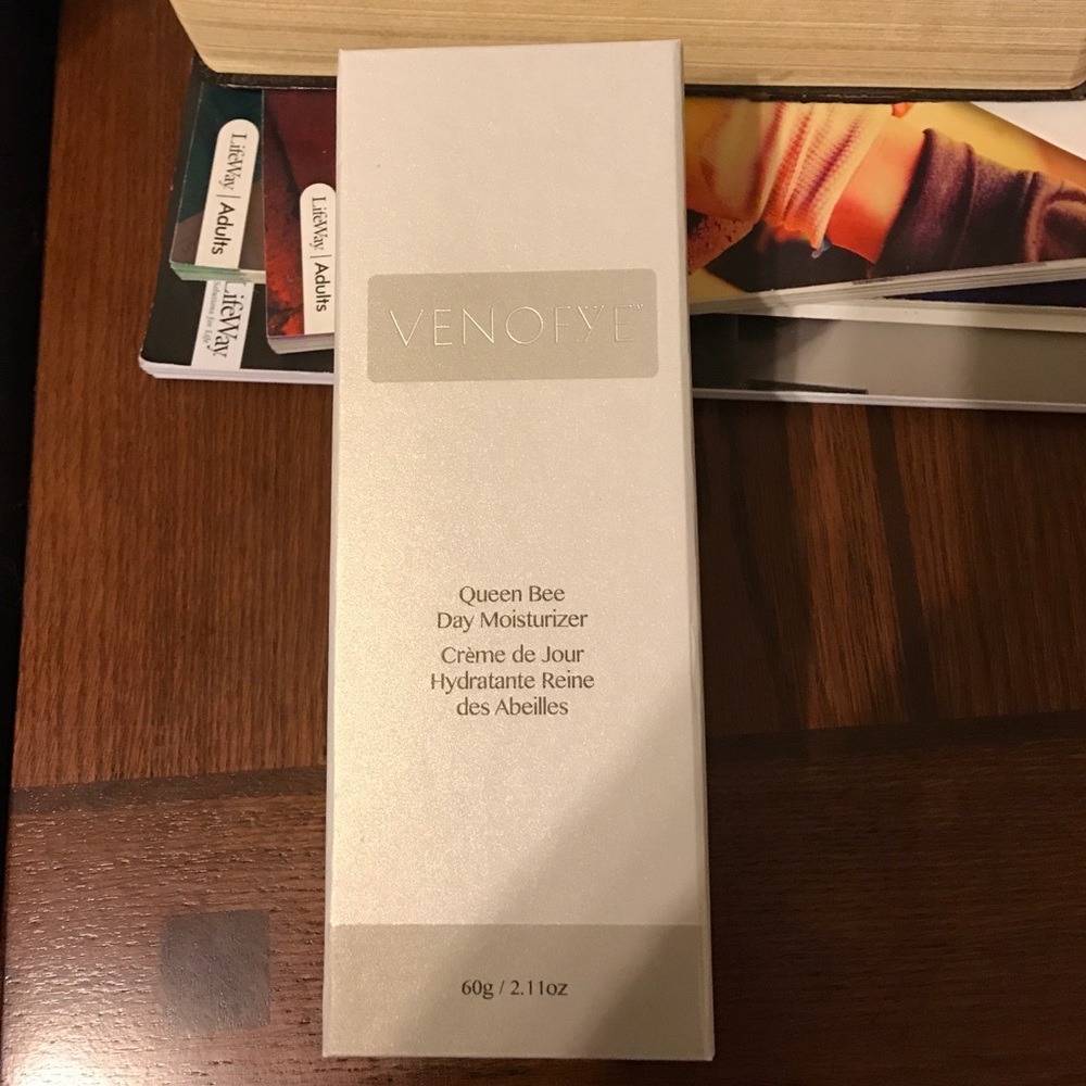 Venofye Queen Bee Day Moisturizer