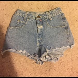 Super cute high waisted shorts