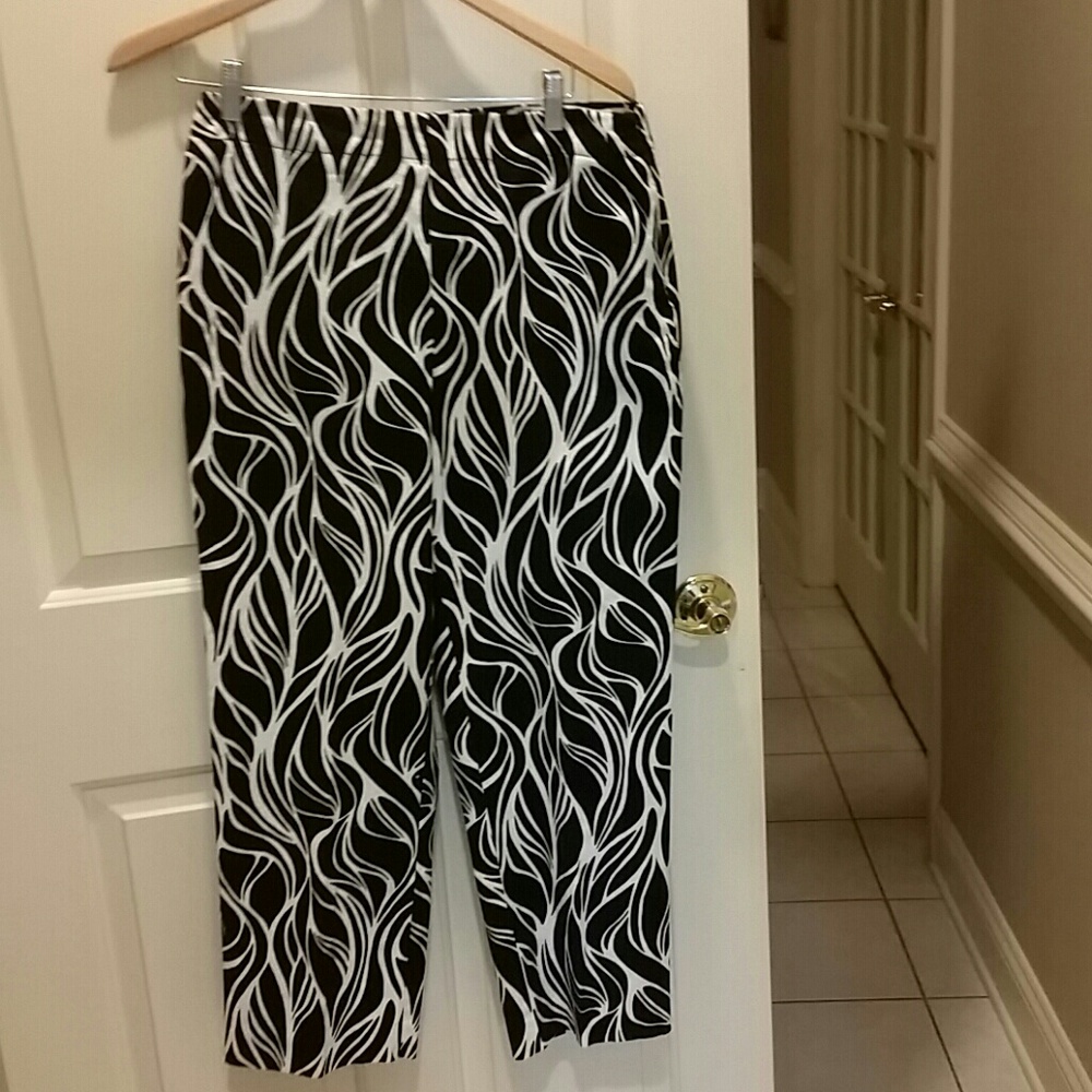 Talbot black and white patterned capris