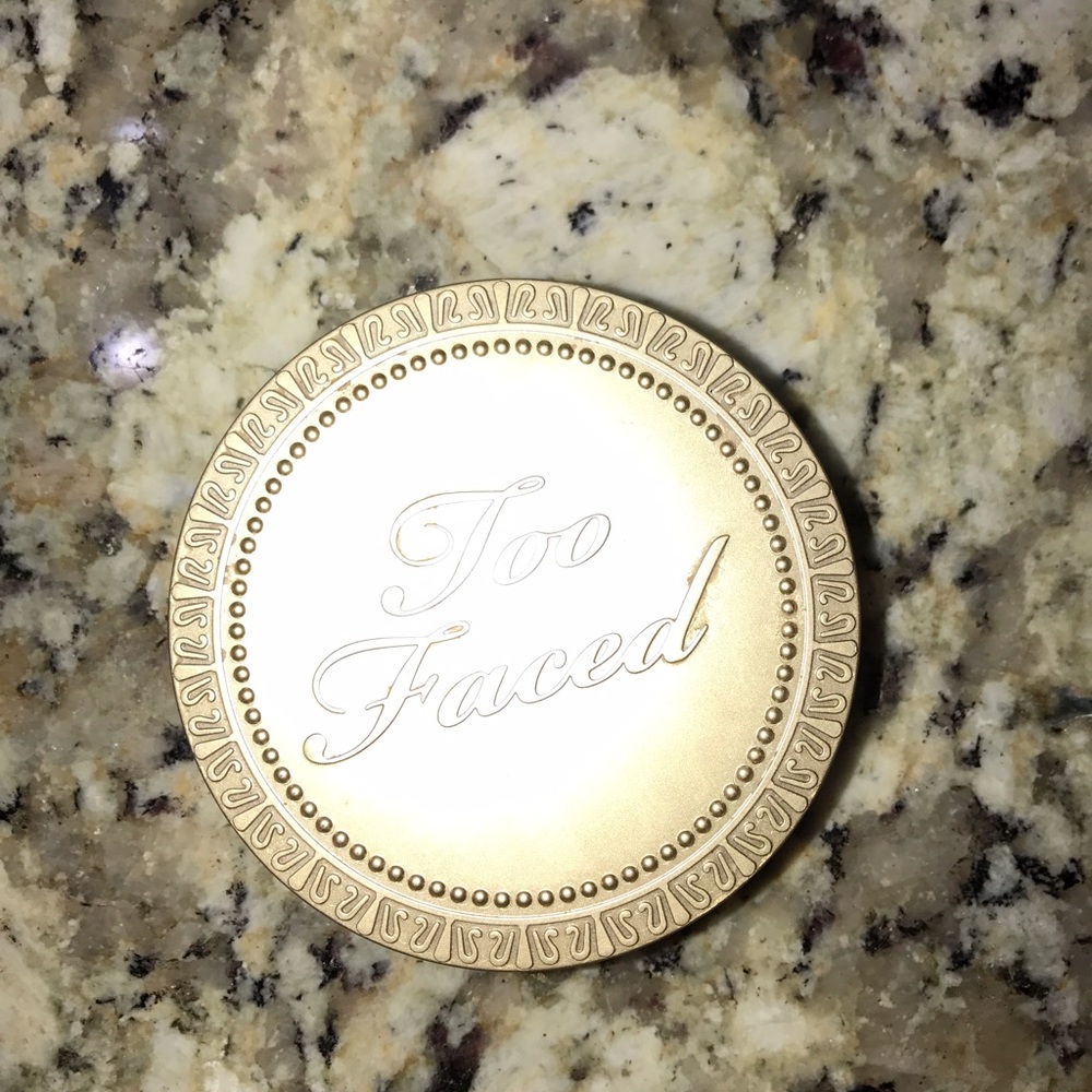 Too faced bronzer