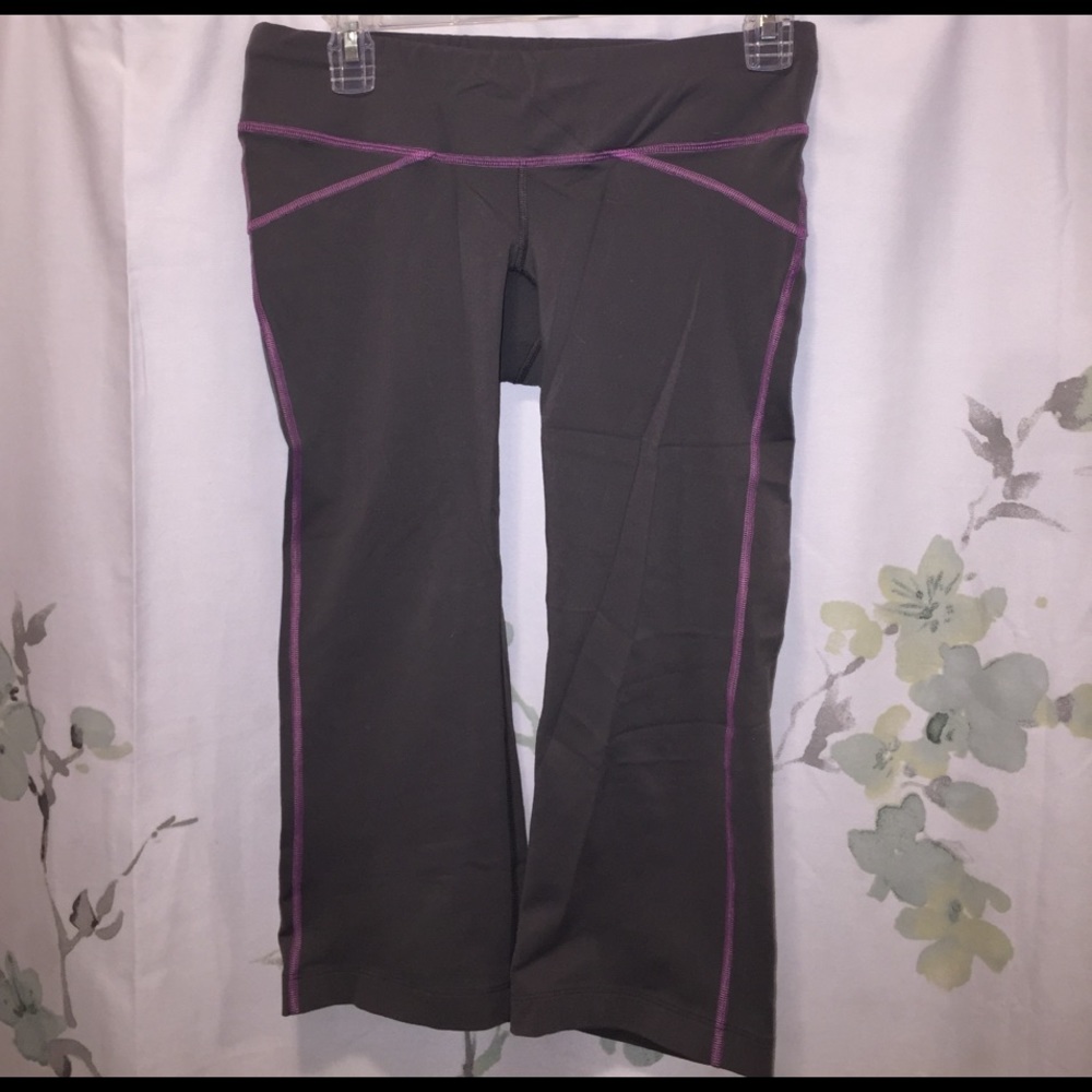 XS Lucy Capri yoga pants