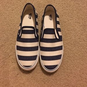 Striped shoes size 8