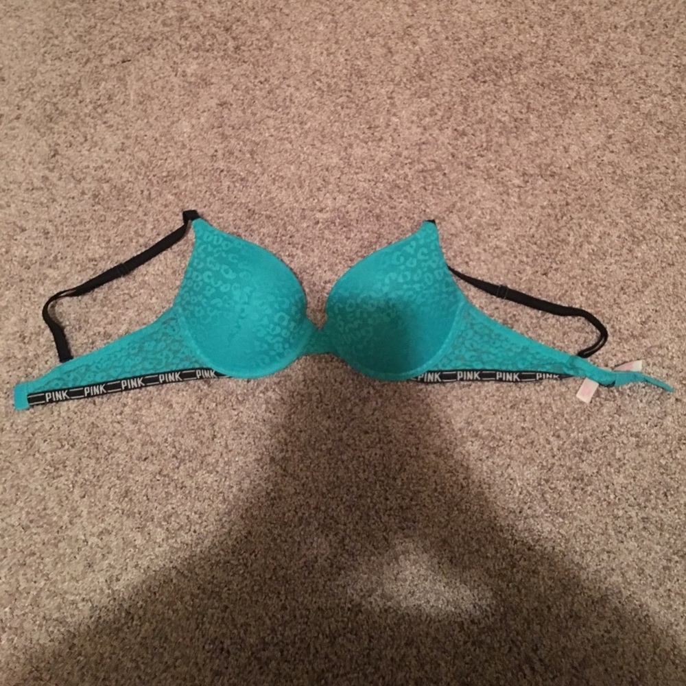 VS pink bra