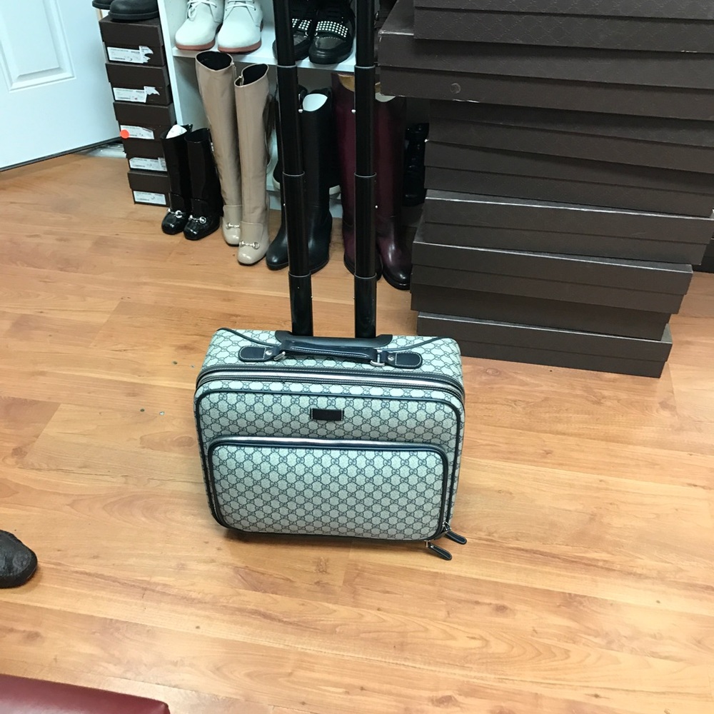 Gucci carry on