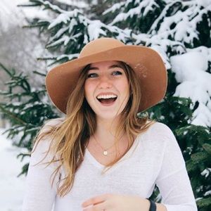 Meet your Posher, Hannah