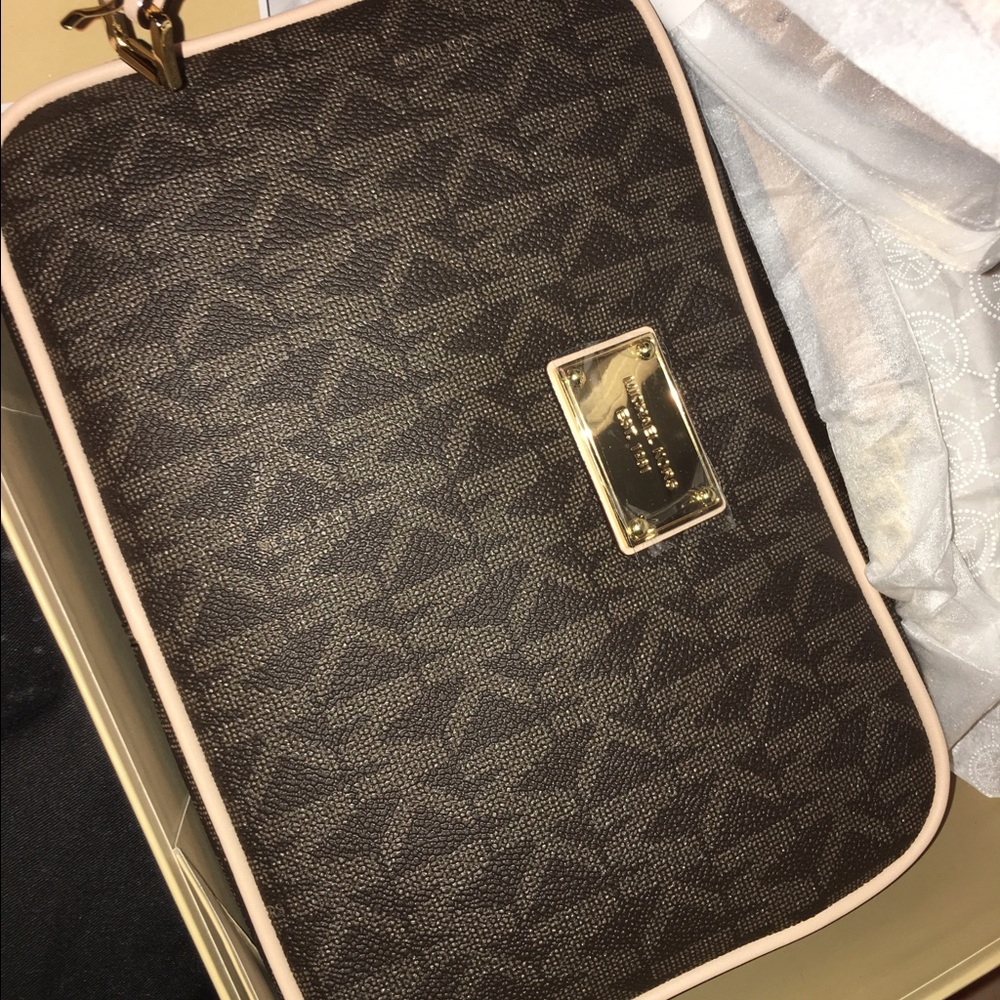 MICHAEL KORS BRAND NEW CROSSBODY
