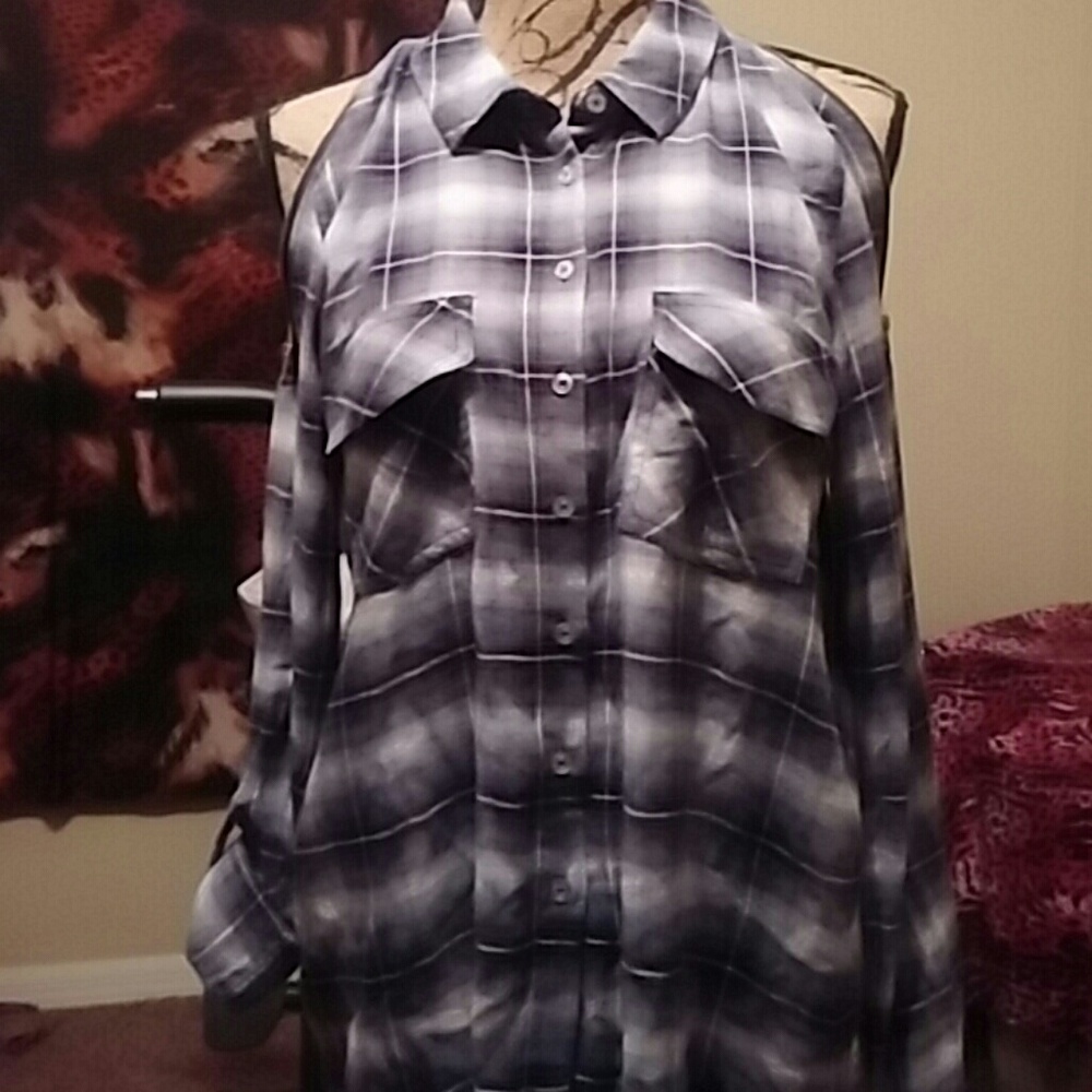 Olive + Oak plaid button down zip shoulders top