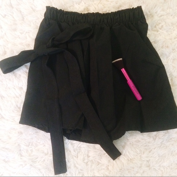 1 LEFT! 5⭐️ High waisted shorts-- black - Picture 2 of 3