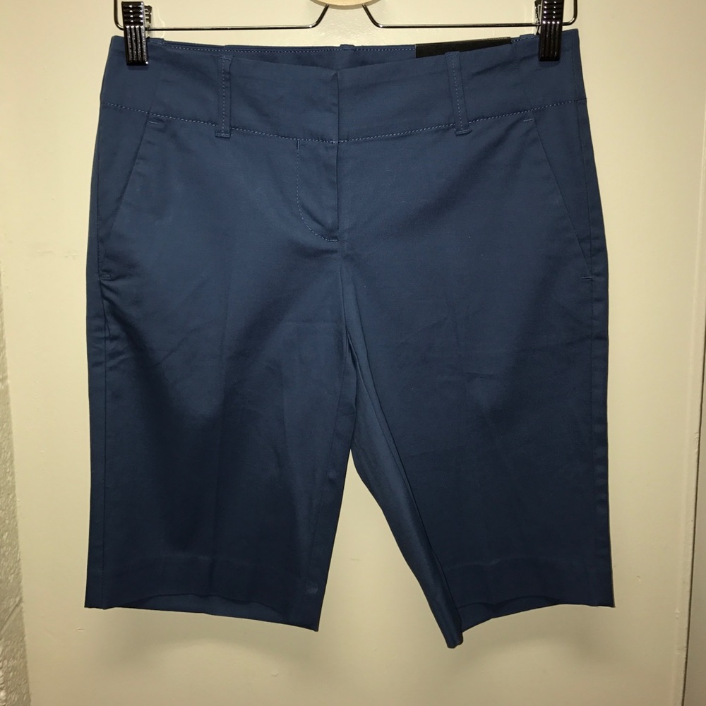 Ann Taylor modern fit boardwalk short blue
