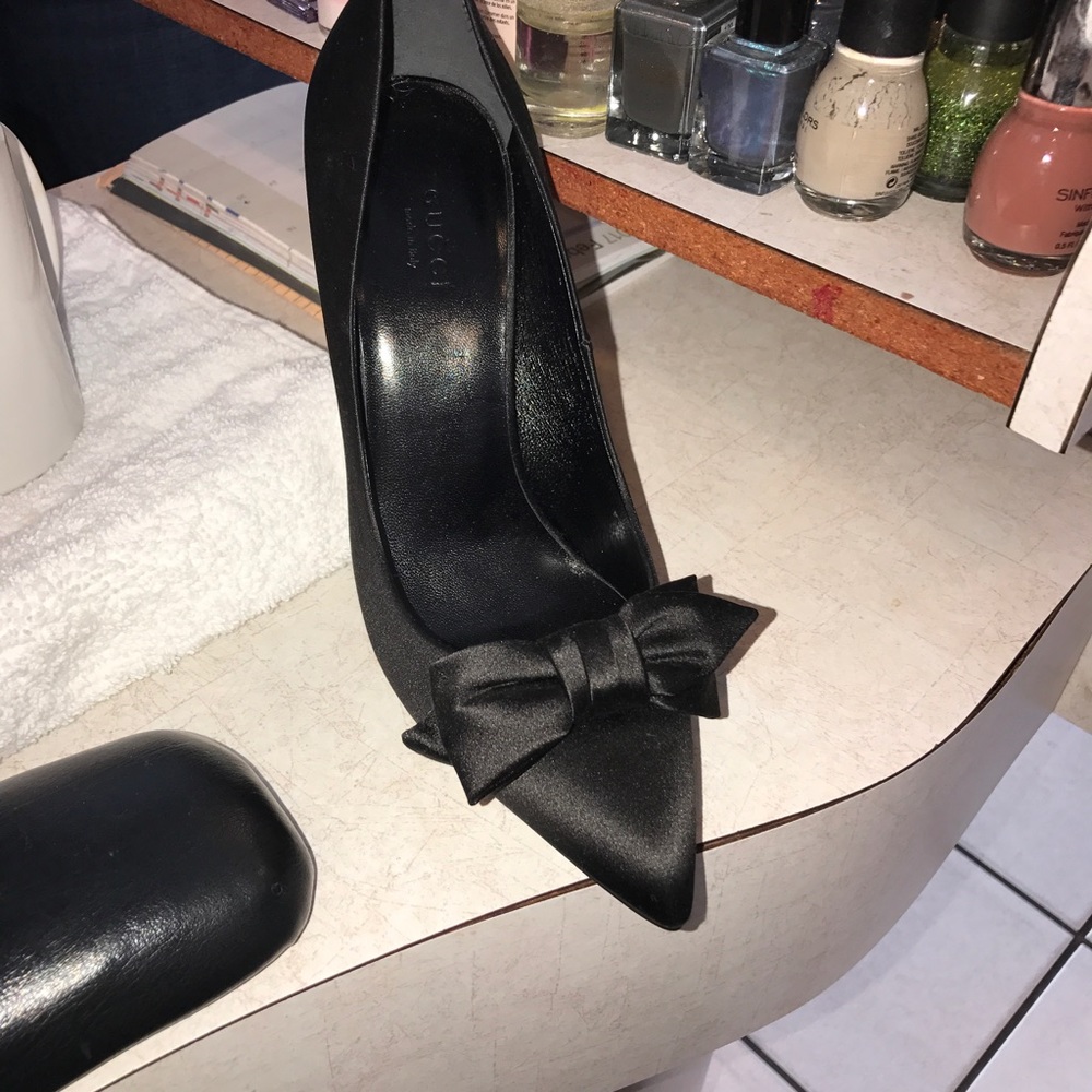 Gucci satin brand new authentic pumps