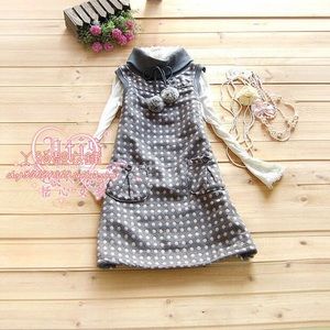 Lady sleeveless sweater dress