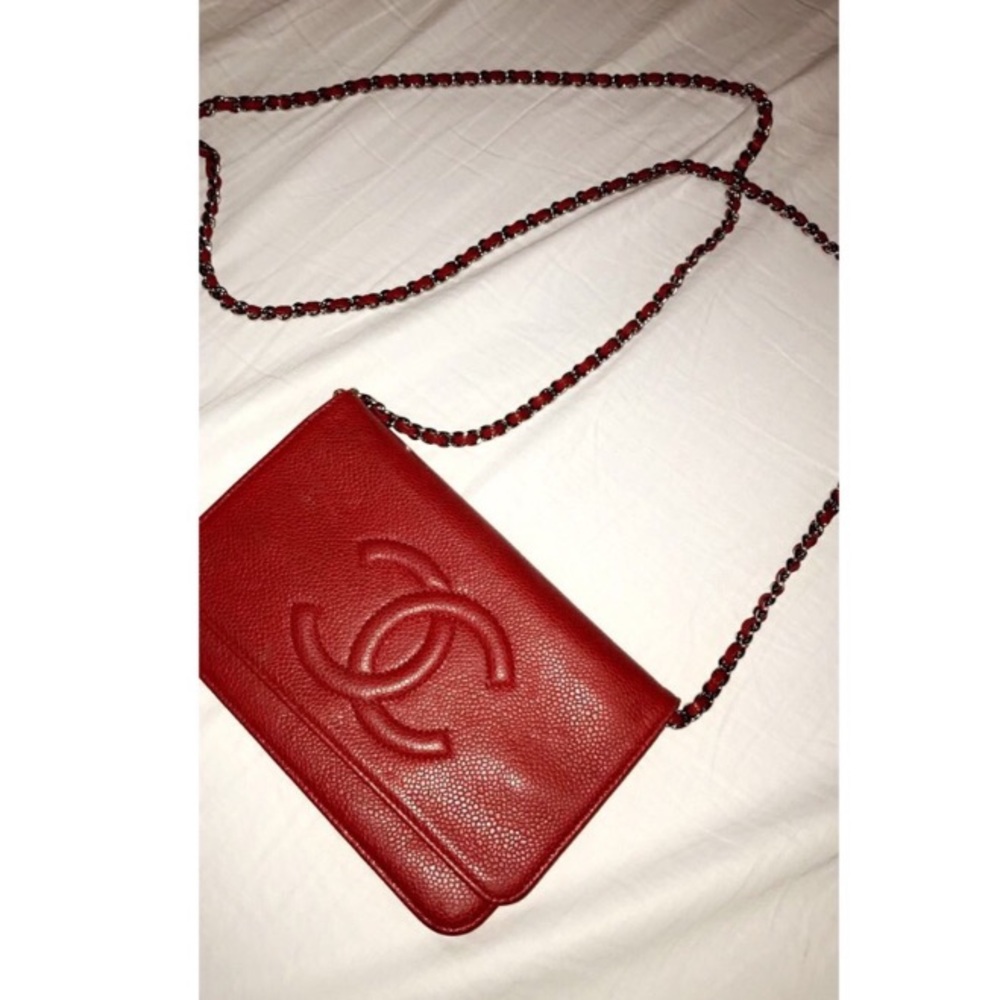 Red hot chanel cross body purse