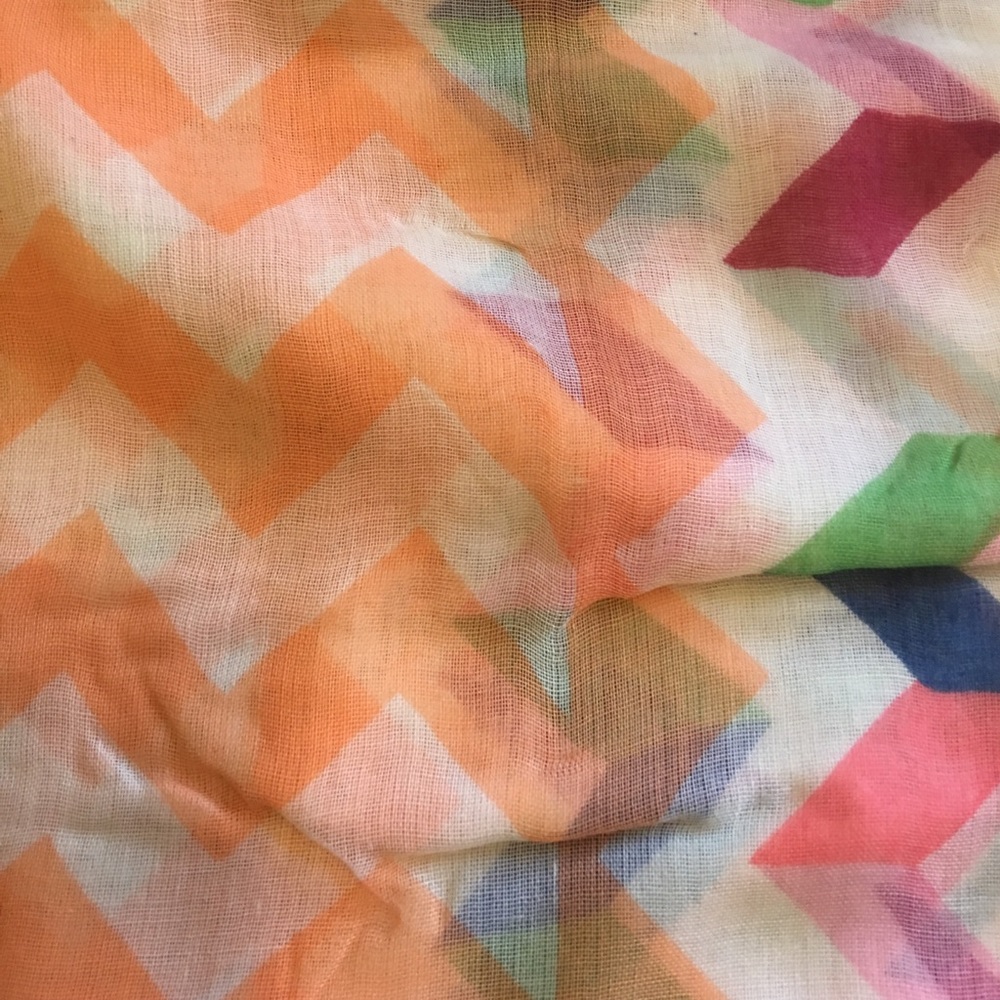 Ⓢⓤⓑⓜⓘⓣ ⓞⓕⓕⓔⓡ Peach Chevron Infinity Scarf💕 - Picture 4 of 5