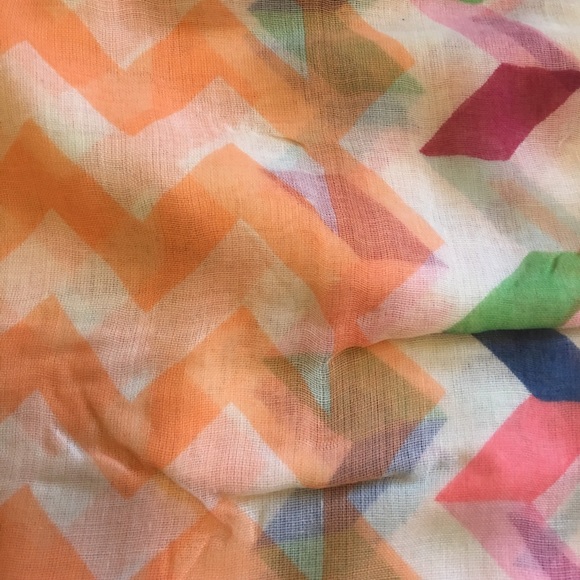 Ⓢⓤⓑⓜⓘⓣ ⓞⓕⓕⓔⓡ Peach Chevron Infinity Scarf💕 - Picture 4 of 5