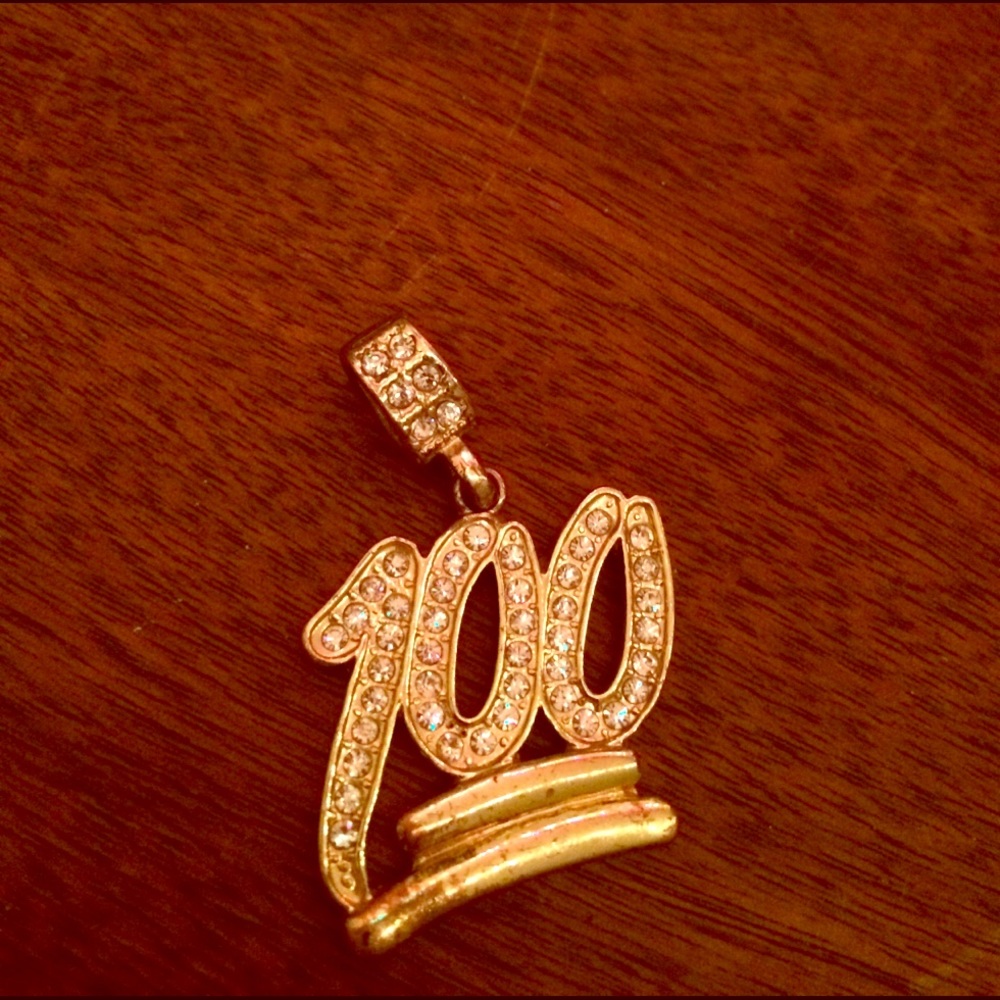 100 pendent
