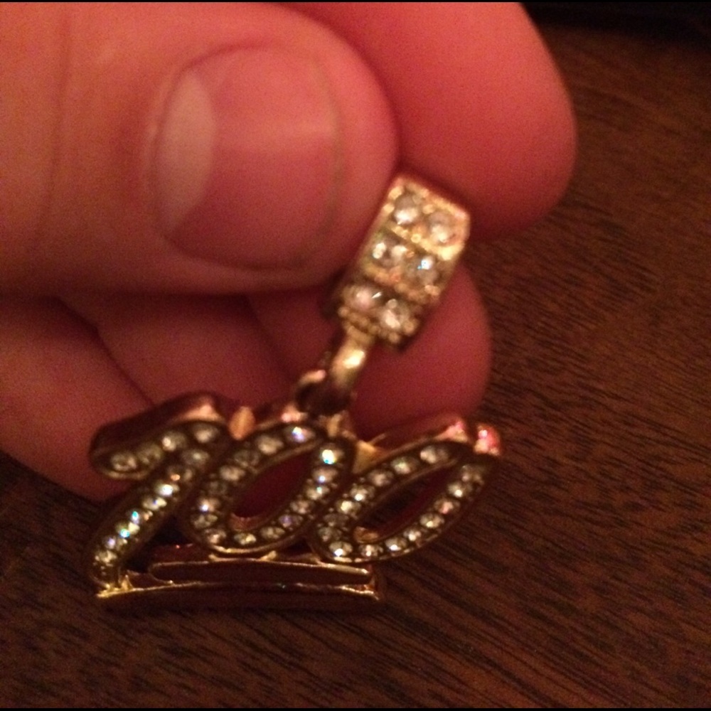 100 pendent - Picture 3 of 3