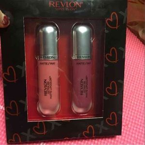 Love is on liquid lipstick duo