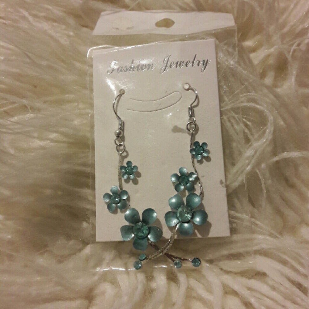 Blue flower dangly earrings