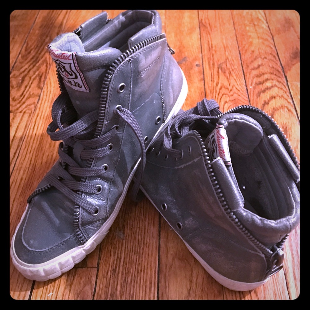 Super cool ASH grey leather sneakers